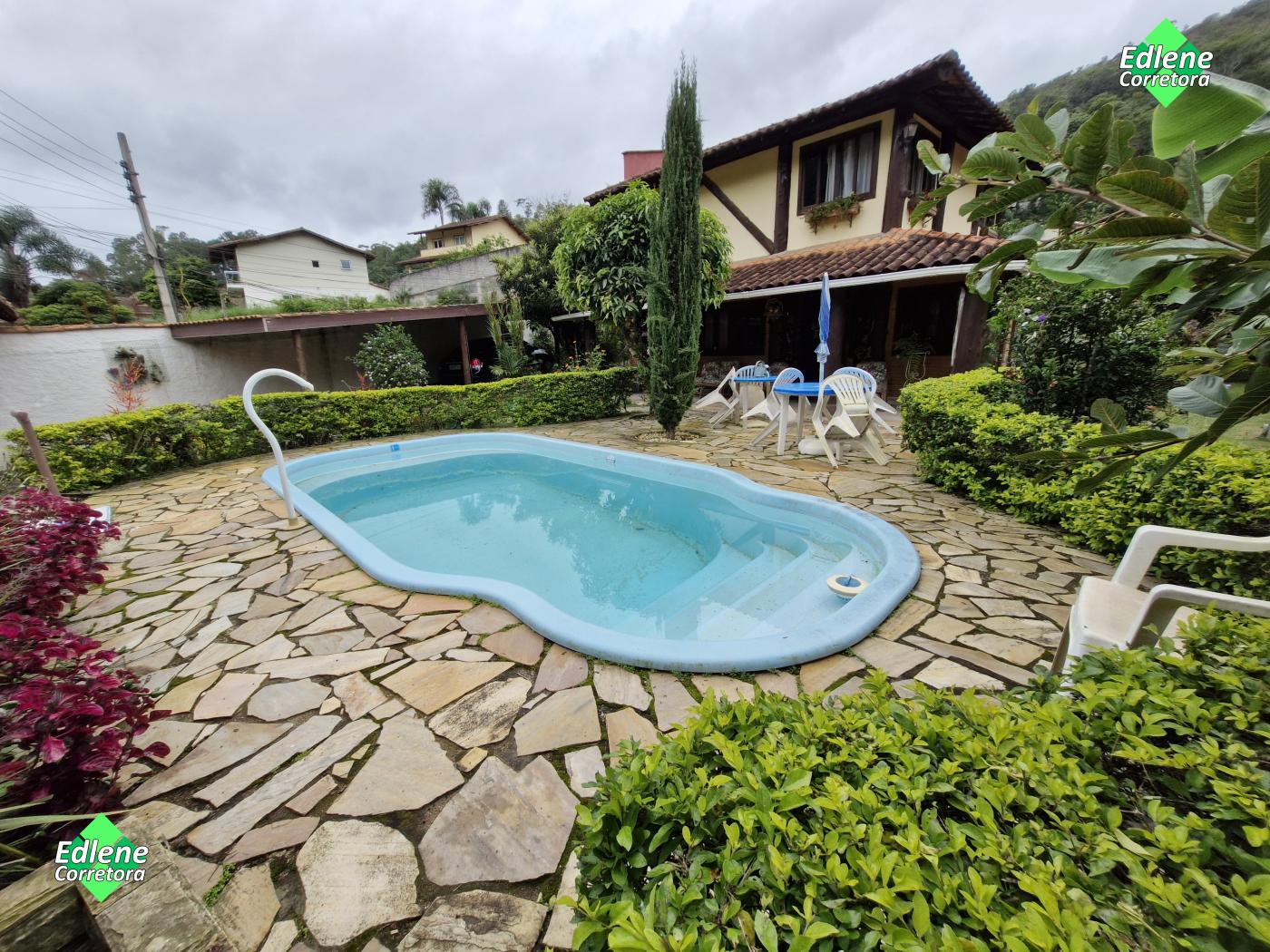 Casa à venda com 2 quartos, 2 suítes, 1 vaga e 180m² no Albuquerque, Teresópolis (RJ) — foto 3 de 30
