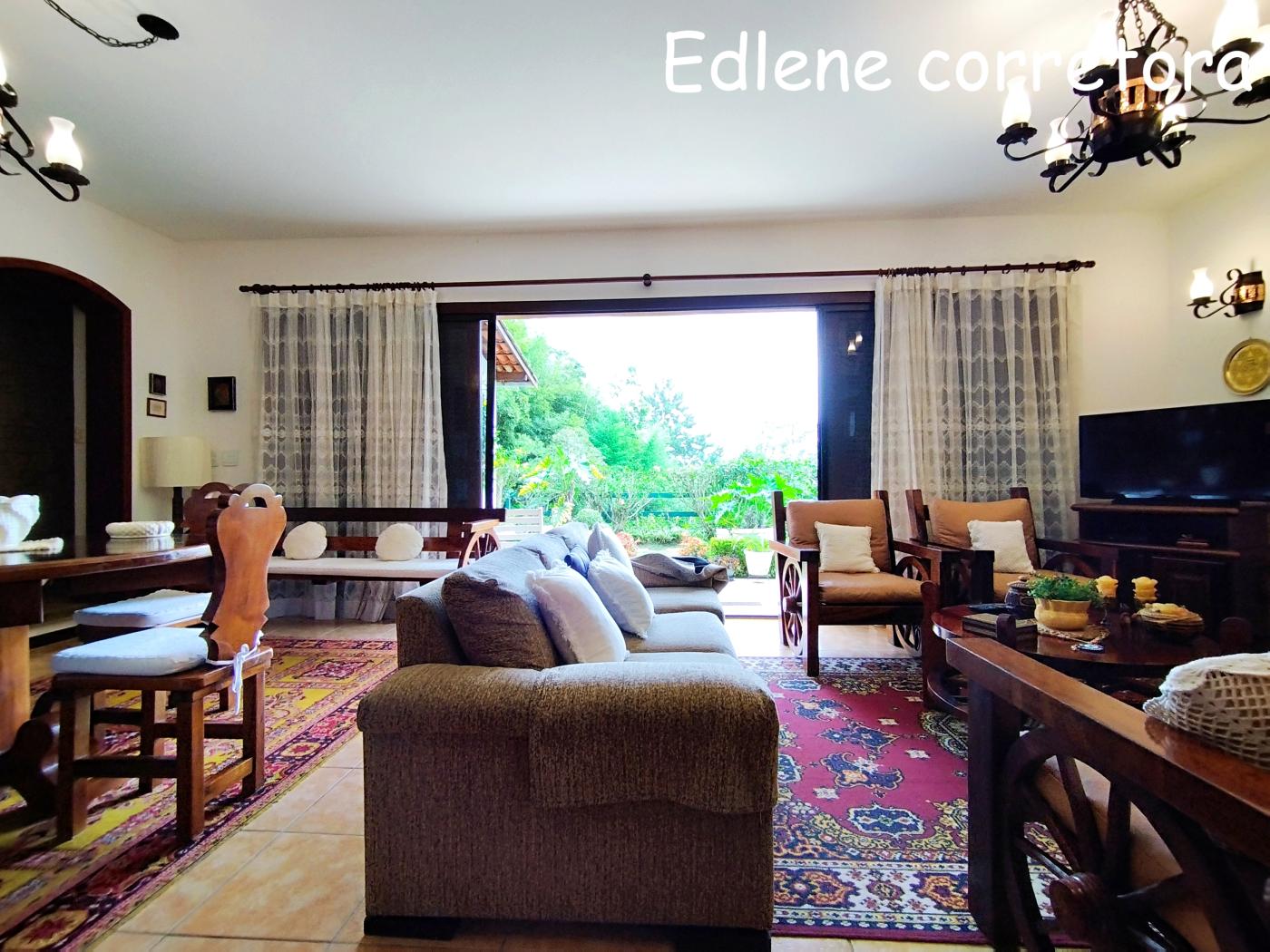 Casa à venda com 6 quartos, 6 suítes, 3 vagas e 172m² no Granja Guarani, Teresópolis (RJ) — foto 10 de 30