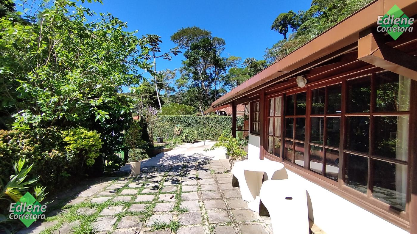 Casa à venda com 3 quartos, 2 suítes, 1 vaga e 153m² no Carlos Guinle, Teresópolis (RJ) — foto 2 de 20