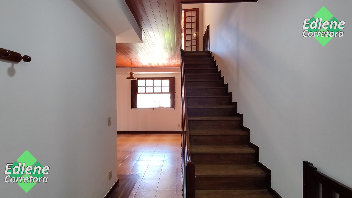 Casa à venda com 4 quartos, 2 suítes, 2 vagas e 250m² no Carlos Guinle, Teresópolis (RJ) — foto 9 de 30