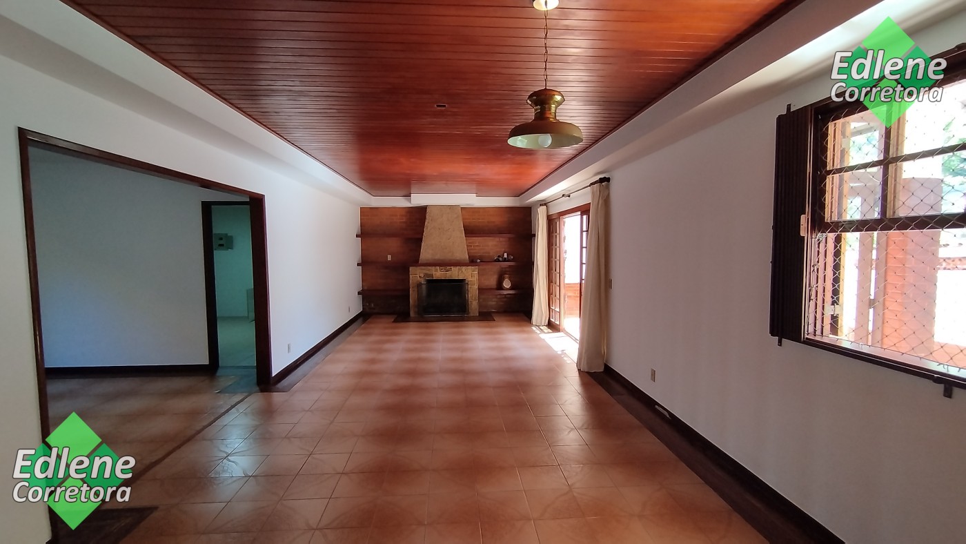 Casa à venda com 4 quartos, 2 suítes, 2 vagas e 250m² no Carlos Guinle, Teresópolis (RJ) — foto 3 de 30