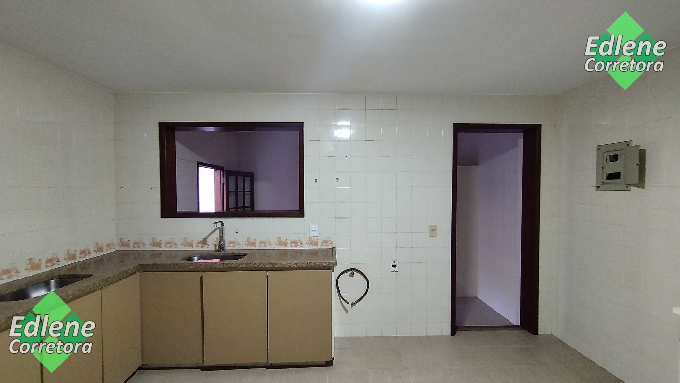 Casa à venda com 4 quartos, 2 suítes, 2 vagas e 250m² no Carlos Guinle, Teresópolis (RJ) — foto 8 de 30