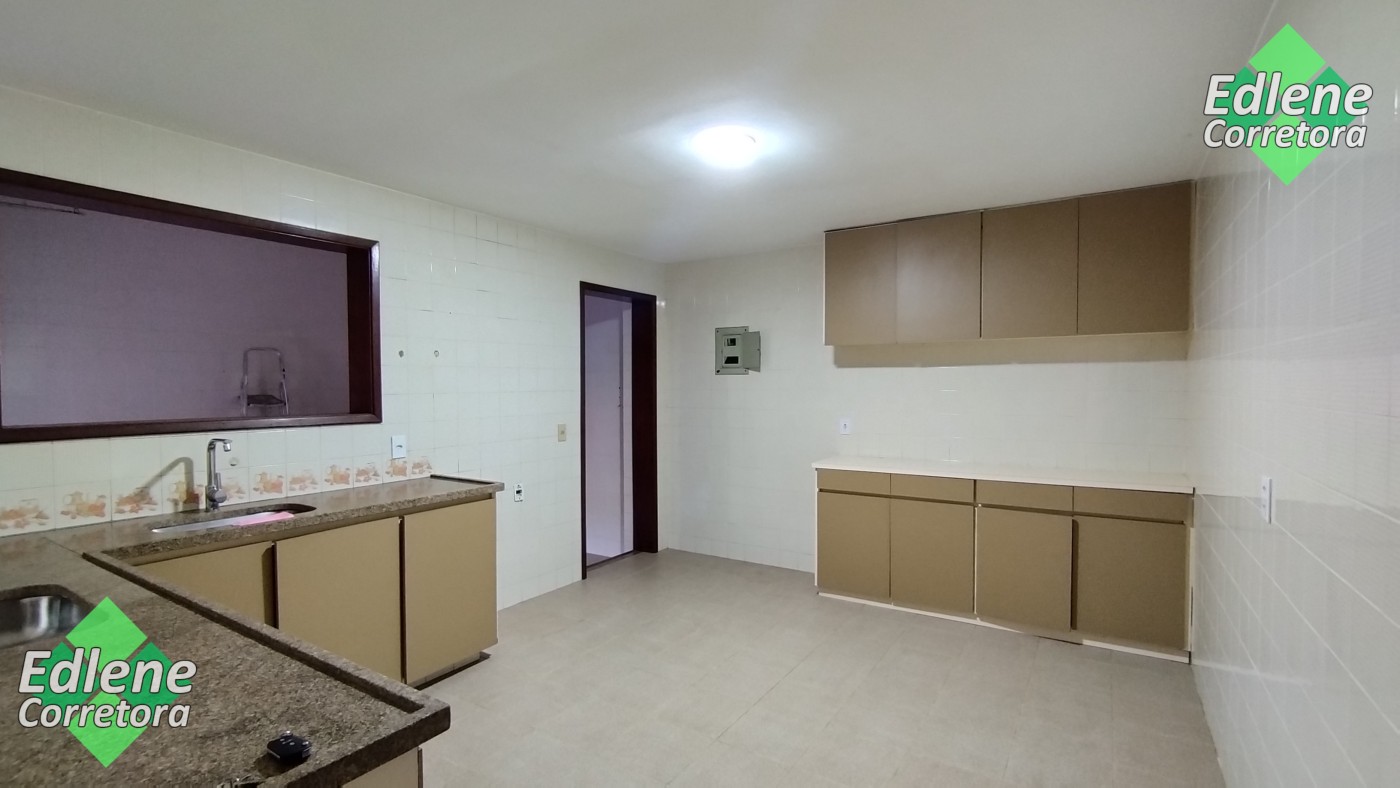 Casa à venda com 4 quartos, 2 suítes, 2 vagas e 250m² no Carlos Guinle, Teresópolis (RJ) — foto 6 de 30