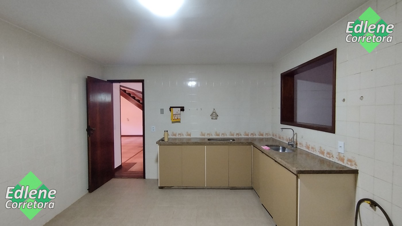 Casa à venda com 4 quartos, 2 suítes, 2 vagas e 250m² no Carlos Guinle, Teresópolis (RJ) — foto 7 de 30