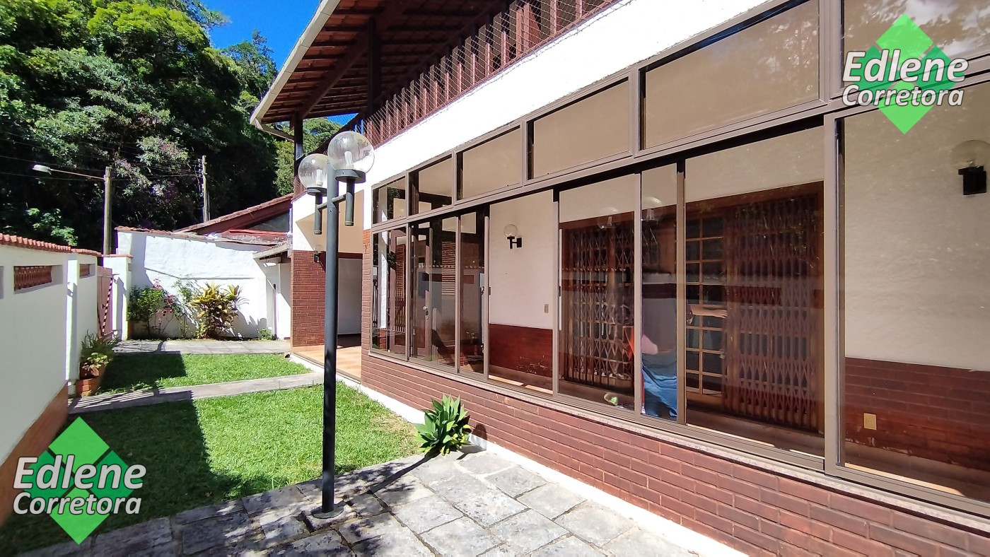 Casa à venda com 4 quartos, 2 suítes, 2 vagas e 250m² no Carlos Guinle, Teresópolis (RJ) — foto 2 de 30