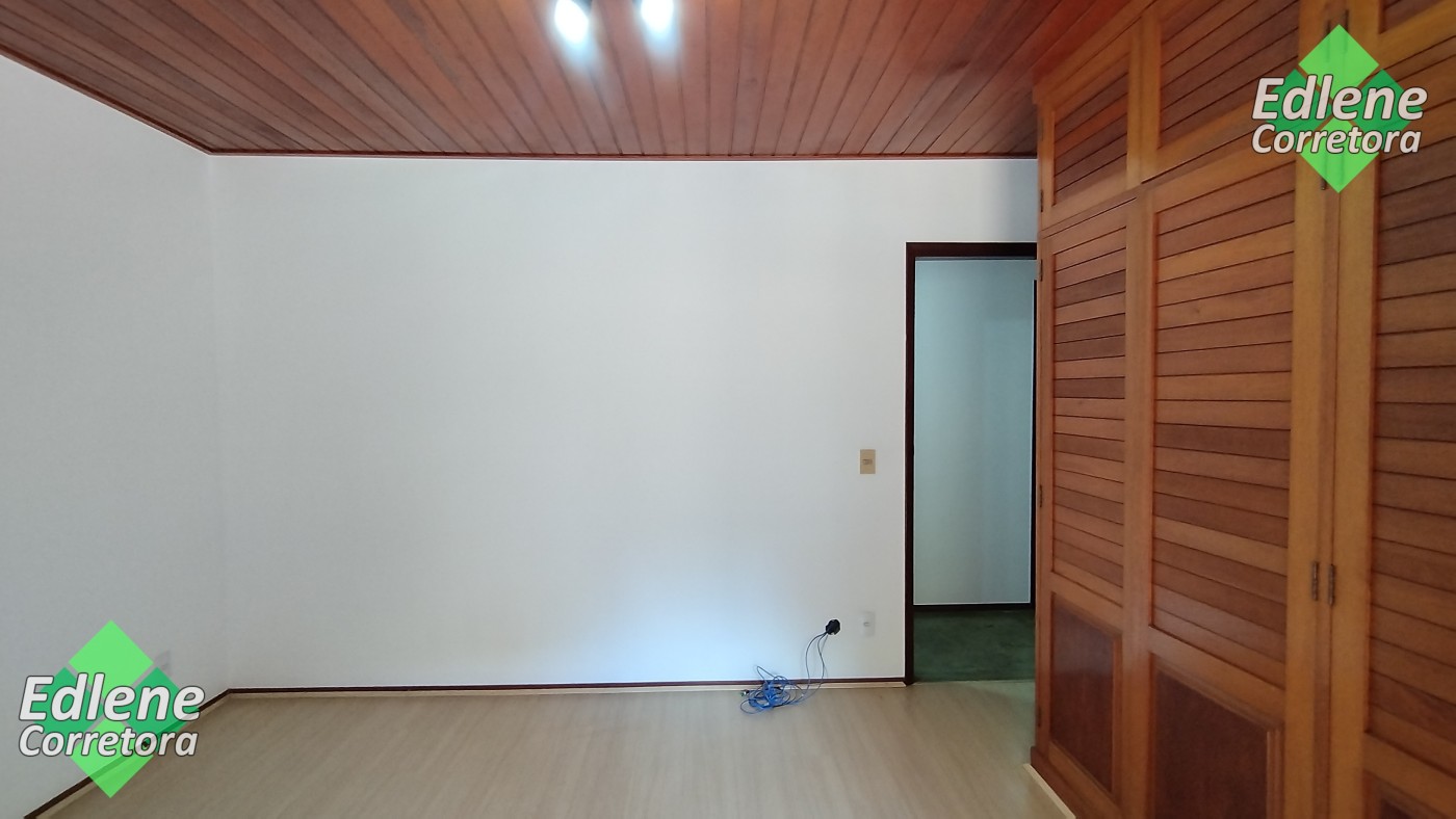 Casa à venda com 4 quartos, 2 suítes, 2 vagas e 250m² no Carlos Guinle, Teresópolis (RJ) — foto 19 de 30