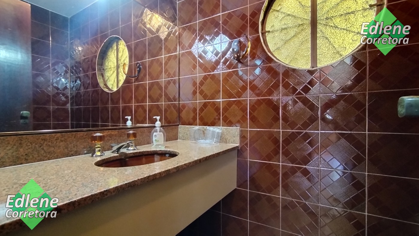 Casa à venda com 4 quartos, 2 suítes, 2 vagas e 250m² no Carlos Guinle, Teresópolis (RJ) — foto 4 de 30