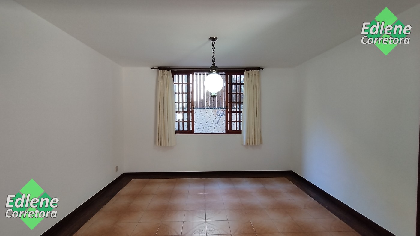 Casa à venda com 4 quartos, 2 suítes, 2 vagas e 250m² no Carlos Guinle, Teresópolis (RJ) — foto 5 de 30