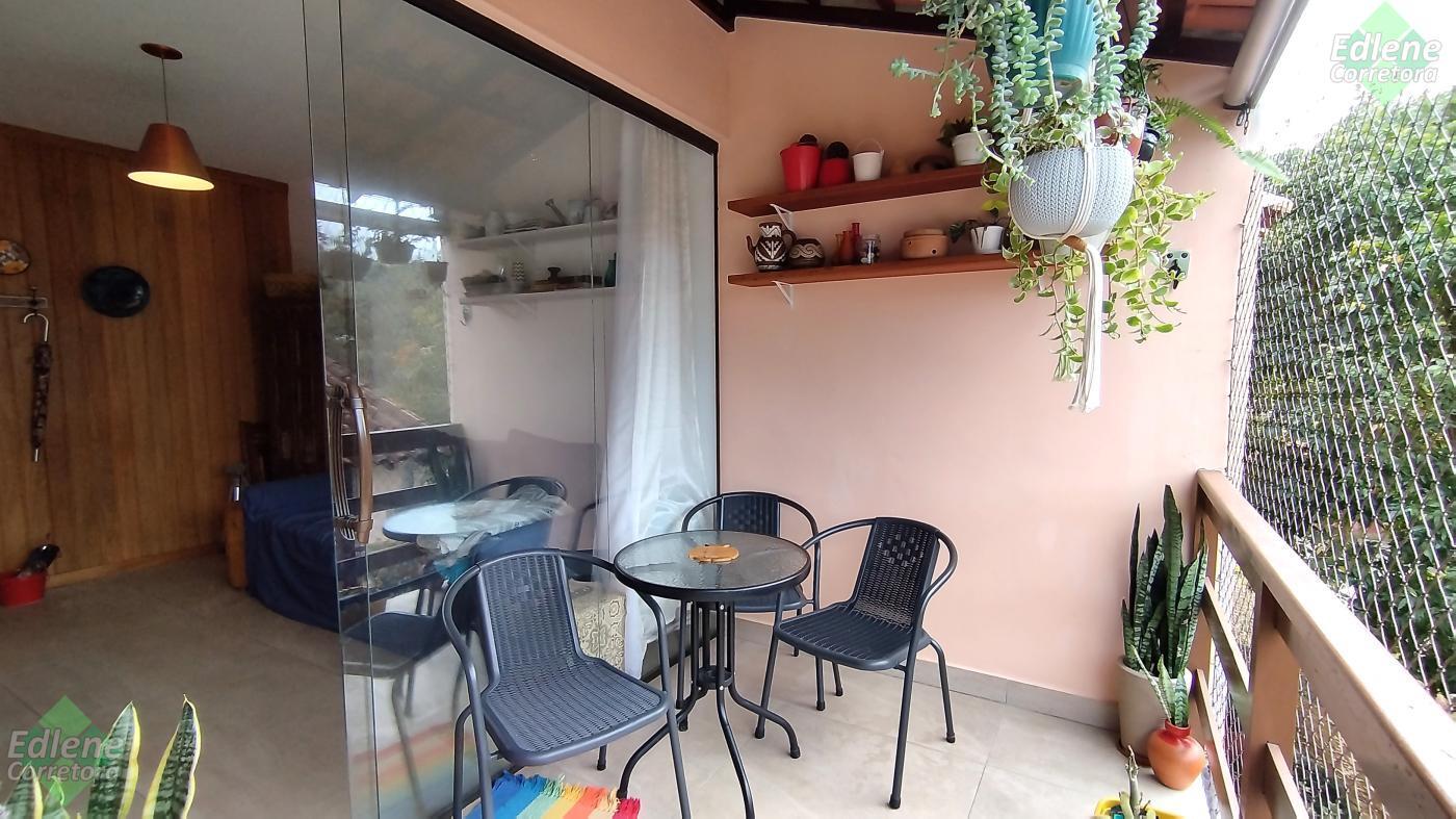 Casa à venda com 3 quartos, 2 banheiros, 1 vaga e 80m² no Tijuca, Teresópolis — foto principal