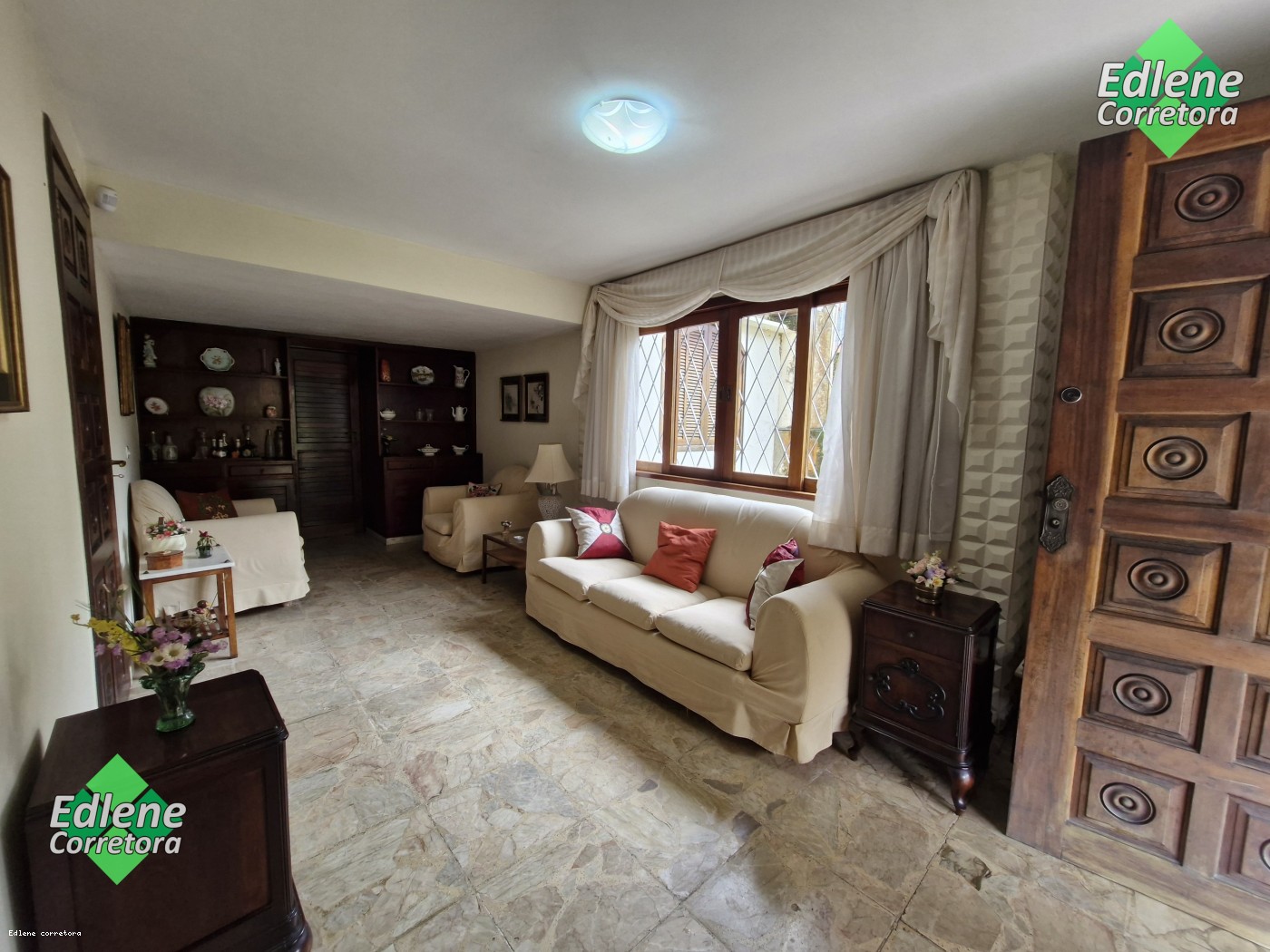 Casa à venda com 4 quartos, 1 suíte, 4 vagas e 187m² no Carlos Guinle, Teresópolis (RJ) — foto 2 de 30