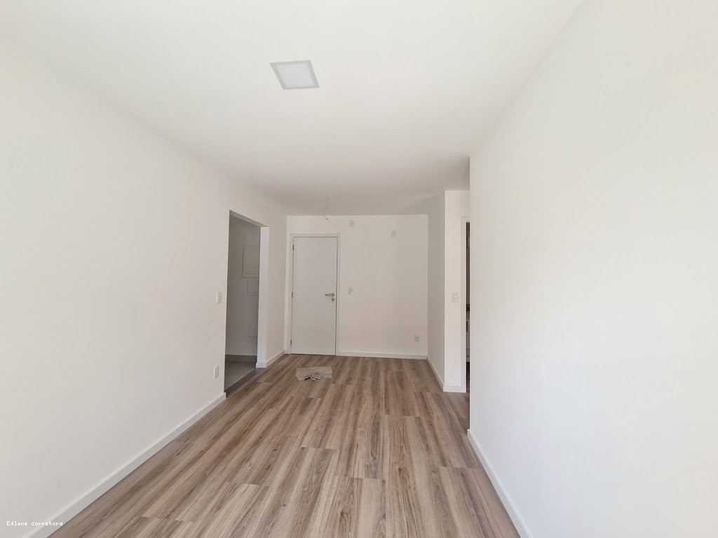 Apartamento à venda com 2 quartos, 1 suíte, 1 vaga e 60m² no Várzea - Centro, Teresópolis (RJ) — foto 4 de 13