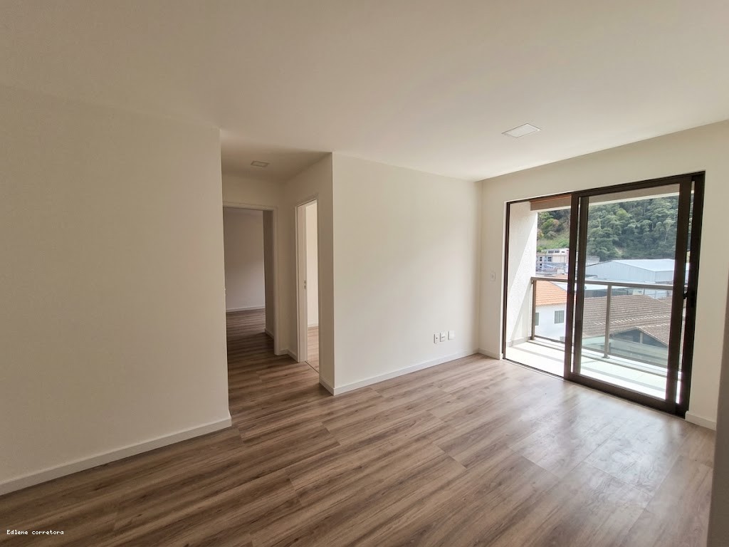 Apartamento à venda com 2 quartos, 1 suíte, 1 vaga e 60m² no Várzea - Centro, Teresópolis (RJ) — foto 3 de 13